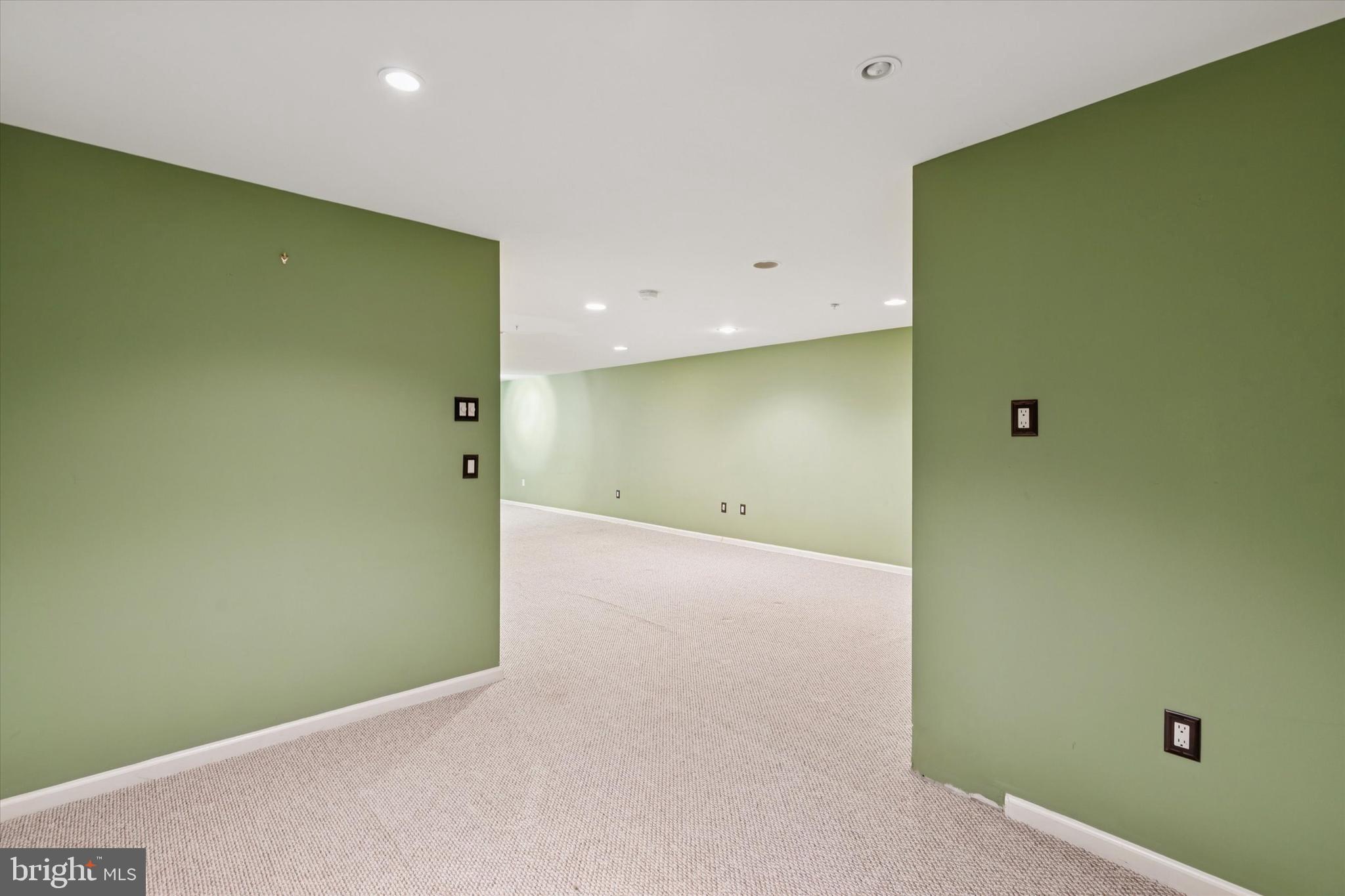 OAKWOOD AT PLYMOUT - Residential