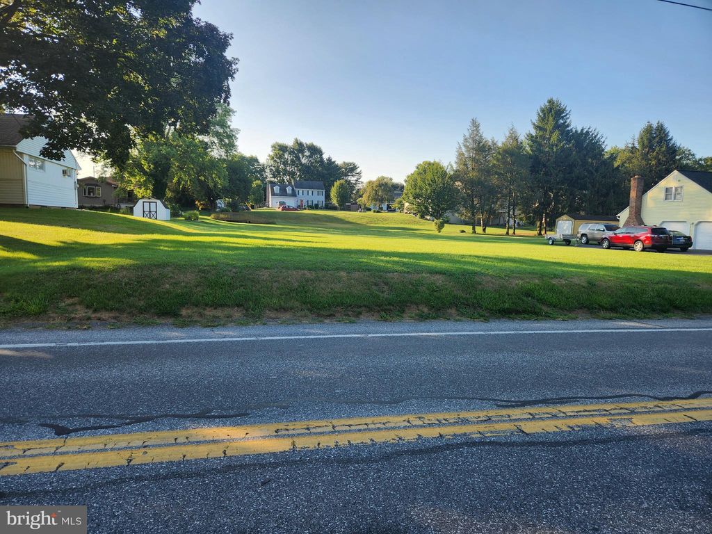 Photo of 615 Woodcrest Avenue, Lititz, PA 17543 (MLS # PALA2056332)