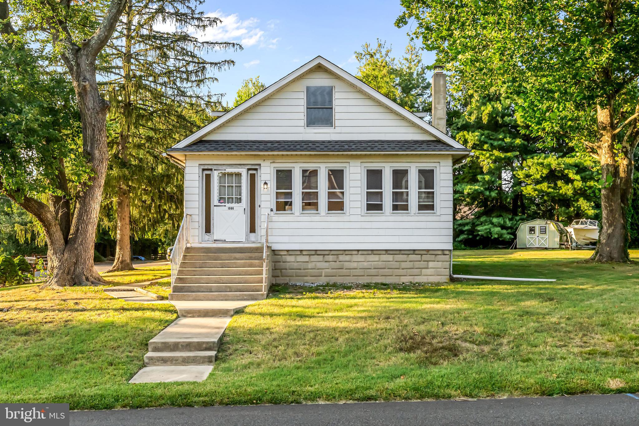 1066 LEXINGTON DRIVE