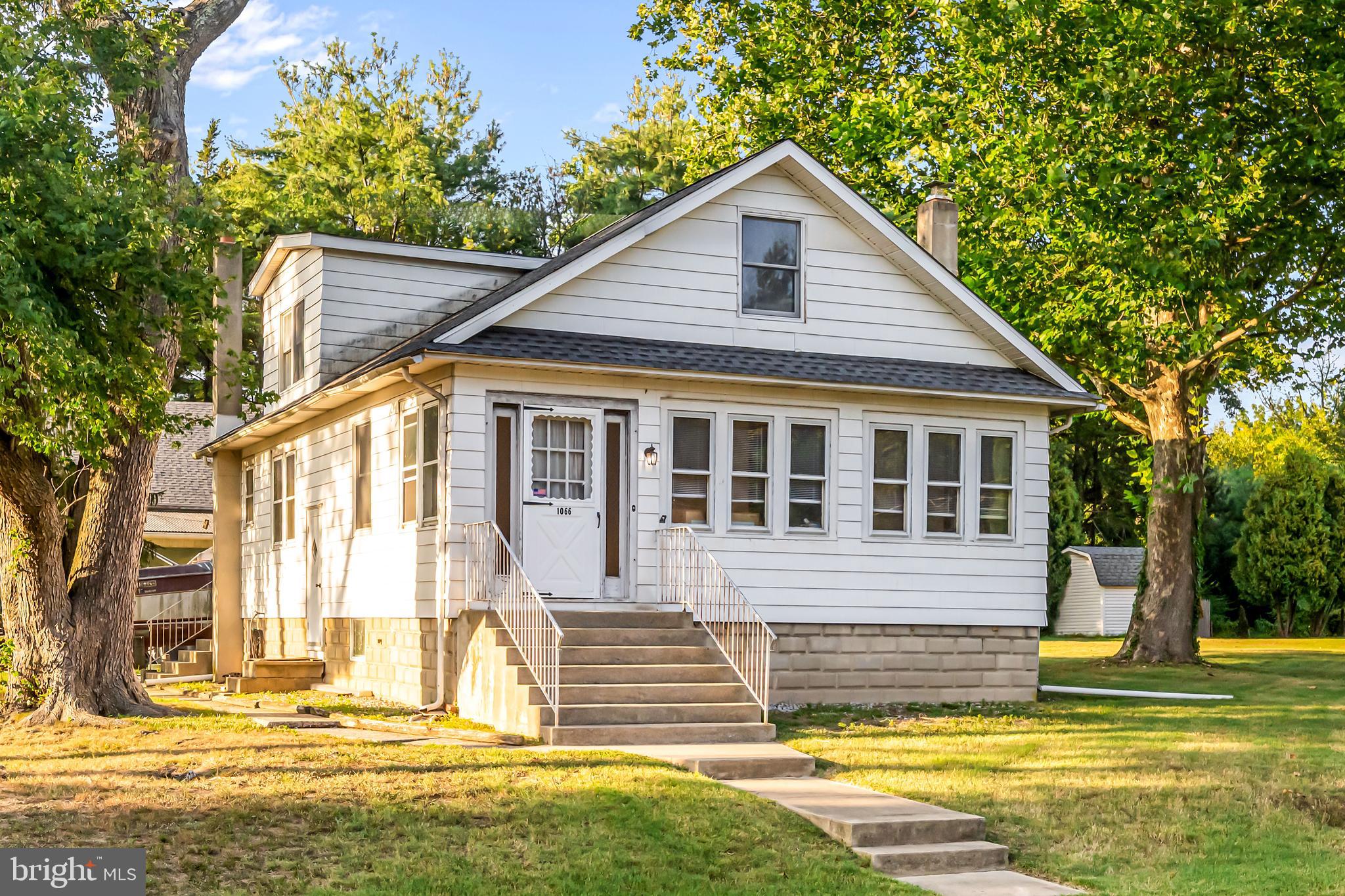 1066 LEXINGTON DRIVE
