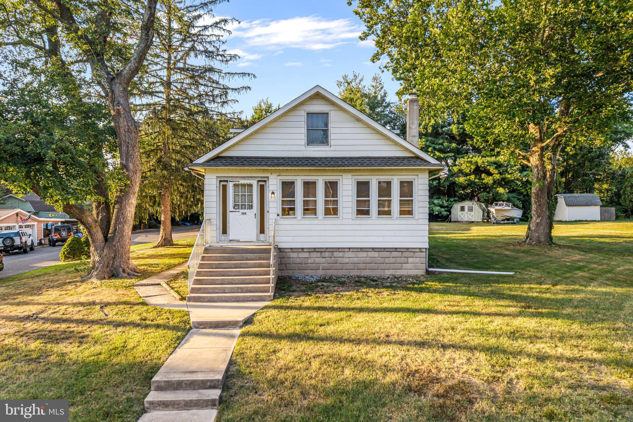 1066 LEXINGTON DRIVE