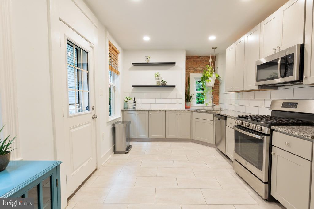 Photo of 42 S Mulberry Street, Lancaster, PA 17603 (MLS # PALA2052204)