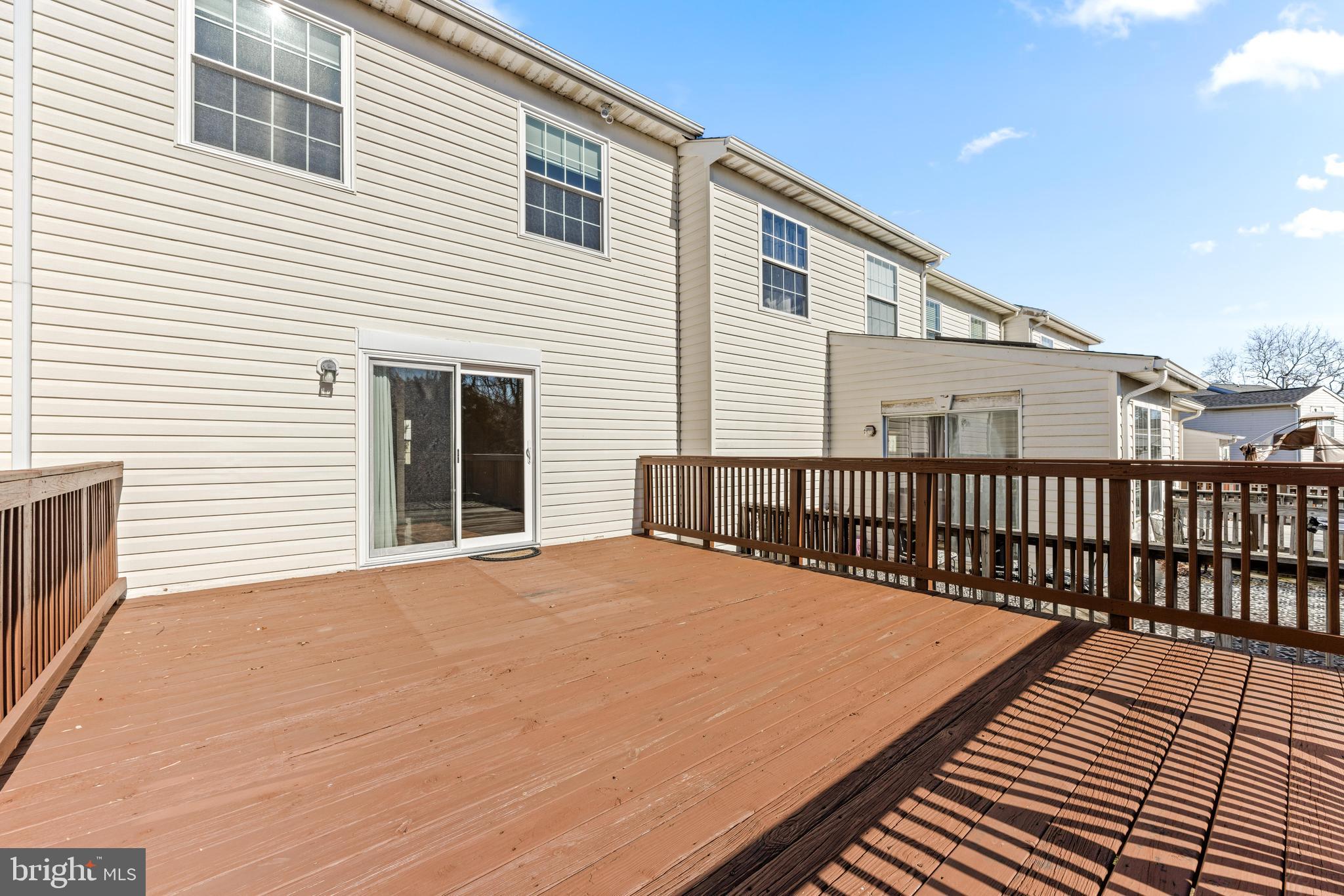 CONSTANT FRIENDSHIP - Residential