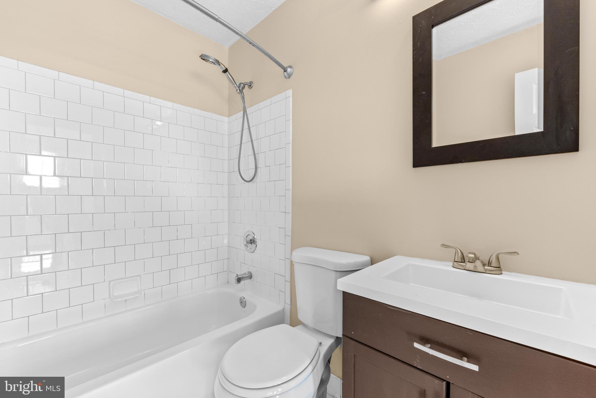 CONSTANT FRIENDSHIP - Residential