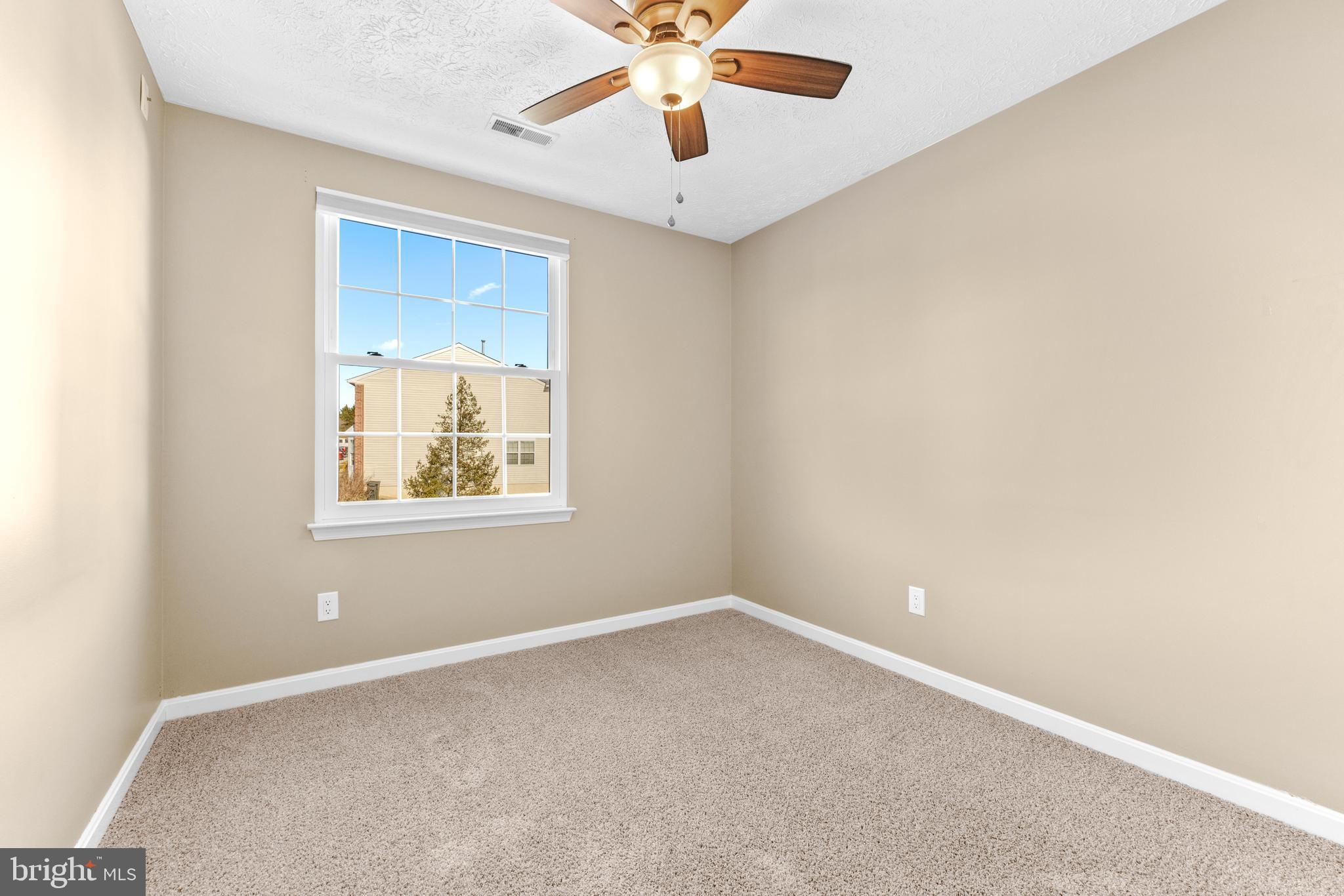 CONSTANT FRIENDSHIP - Residential