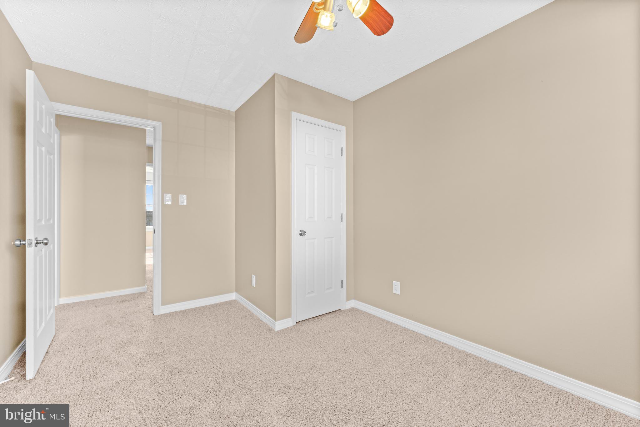 CONSTANT FRIENDSHIP - Residential