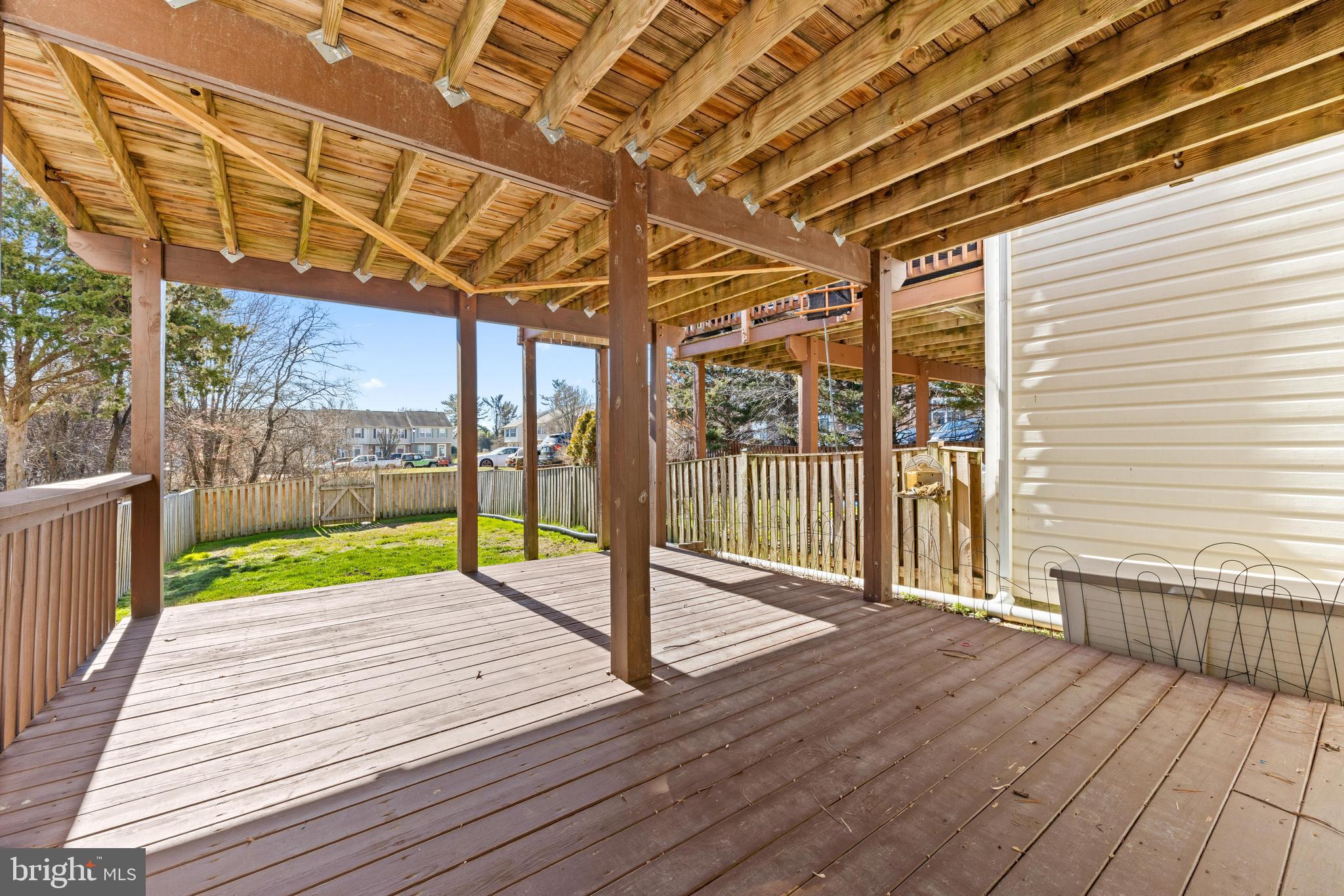 CONSTANT FRIENDSHIP - Residential