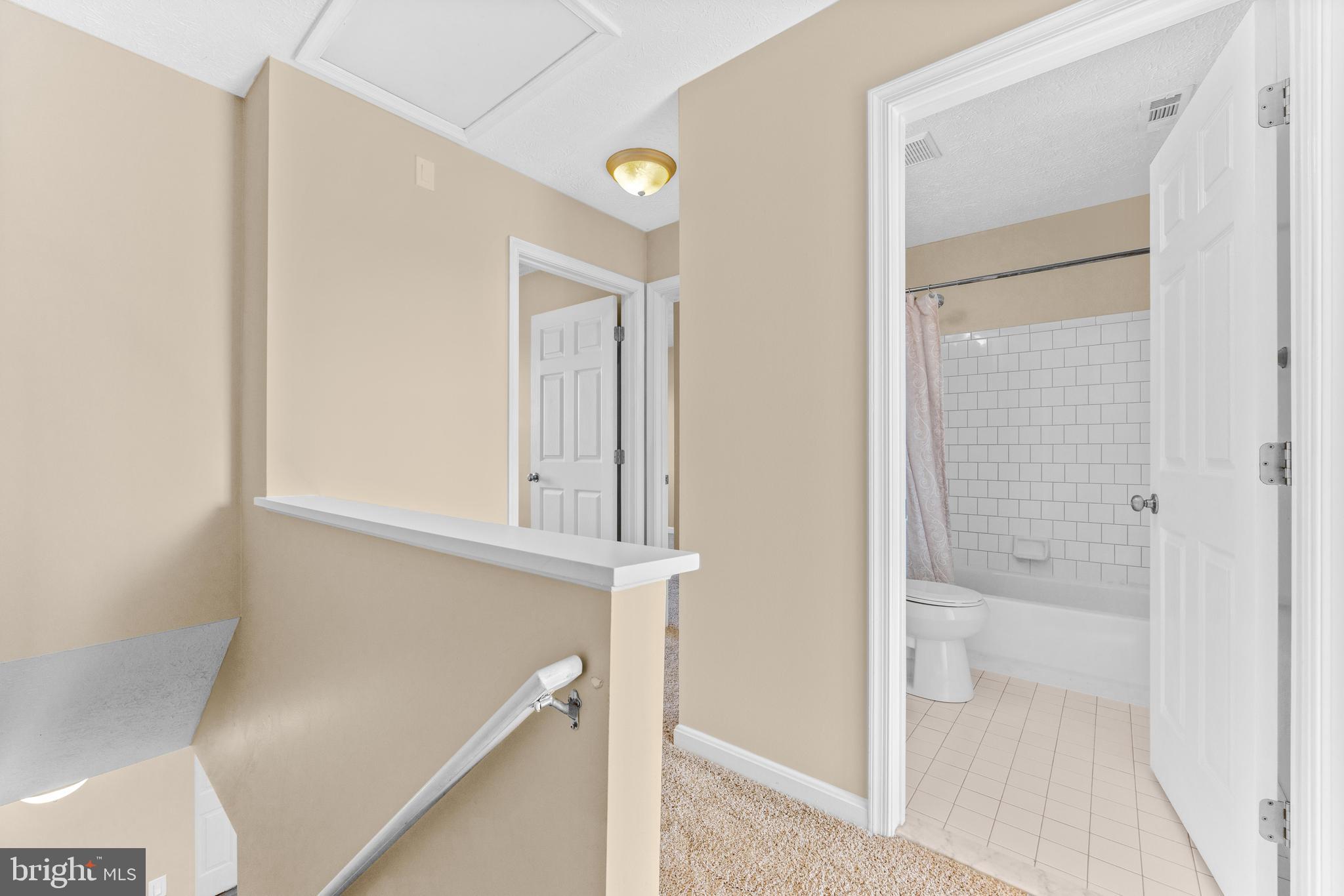 CONSTANT FRIENDSHIP - Residential