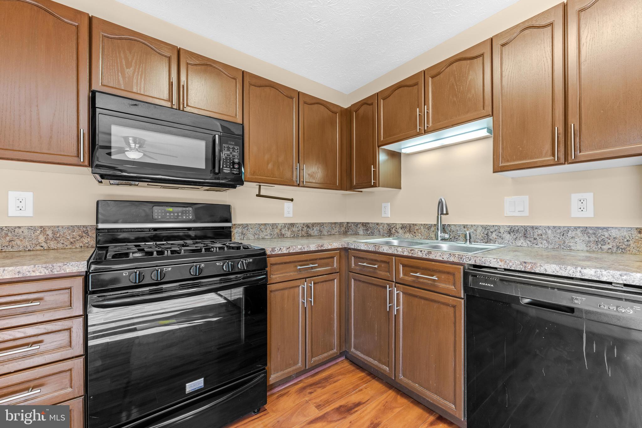 CONSTANT FRIENDSHIP - Residential