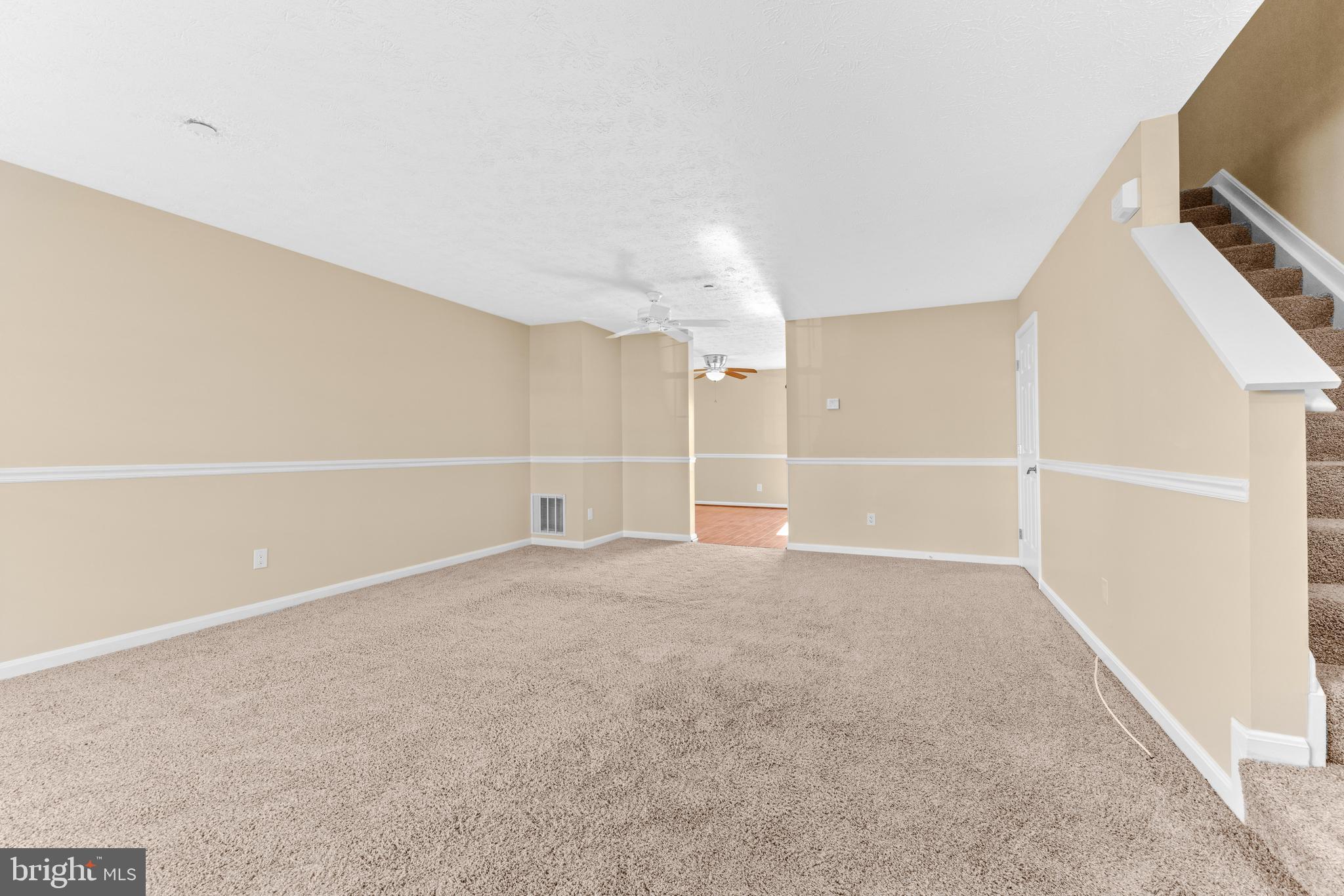 CONSTANT FRIENDSHIP - Residential