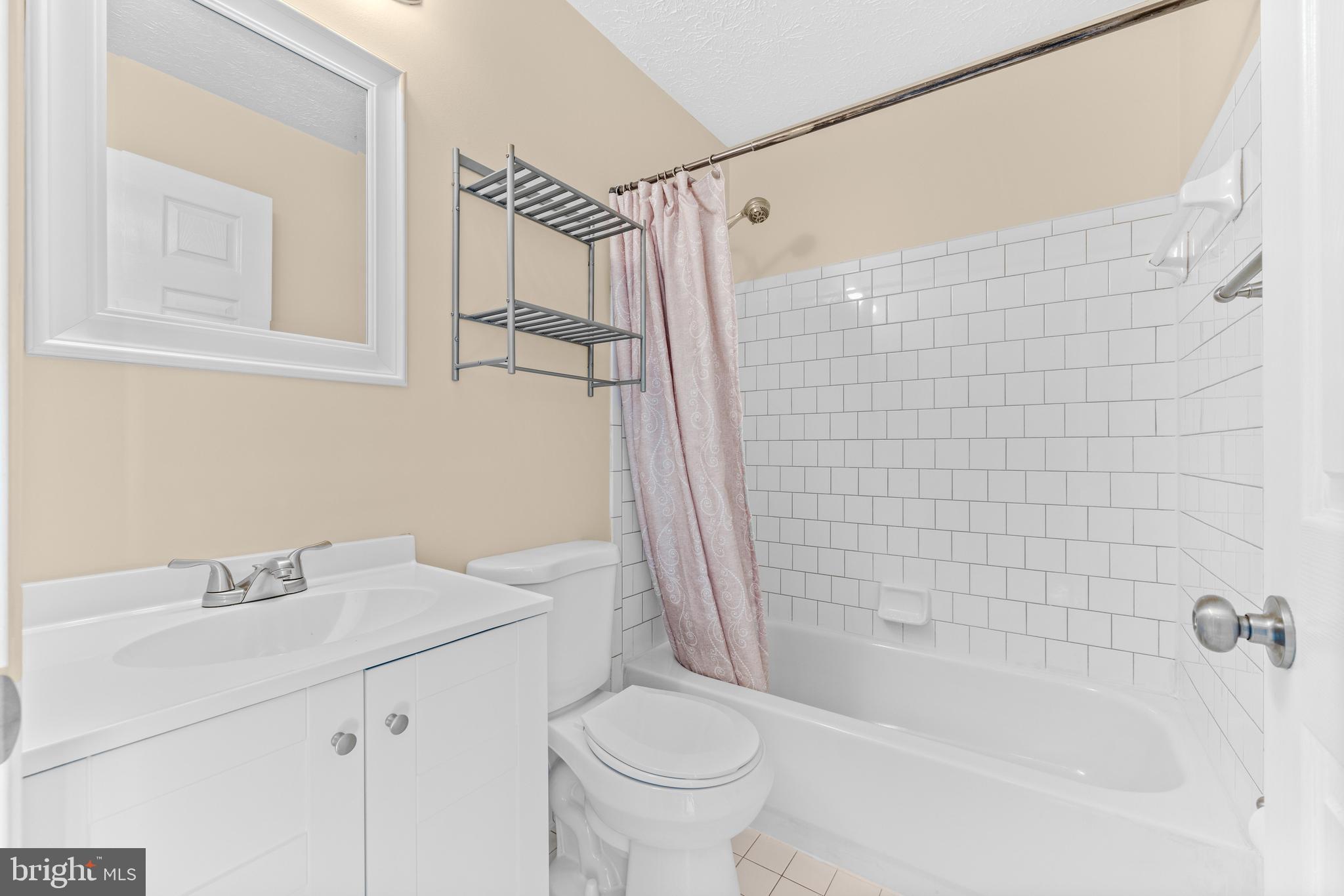 CONSTANT FRIENDSHIP - Residential