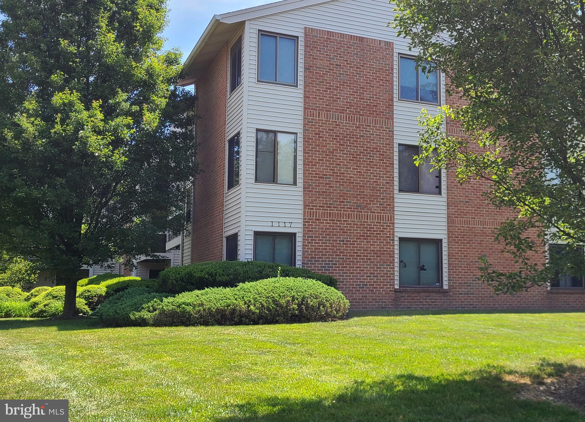 Welcome home to Castle Harbour! This 2 bedroom , 2 bath top floor unit has been wonderfully maintained and is move in ready! New carpeting throughout, fresh paint, updated bathrooms, and full size washer and dryer in the unit. Upon entering you'll be greeted with an open floor plan, high ceilings, 2 sliding glass doors that lead out to the newly resurfaced deck, and a cozy wood burning fireplace. There is a breakfast bar as well as space for a dining table. In the galley style kitchen you'll find new flooring, and stainless steel appliances. Moving towards the back of the home, you'll find a full guest bath, a spacious bedroom, and a primary bedroom with ensuite and 2 large closets! Community amenities include an outdoor pool, pavilion, community grills, picnic and common areas. HVAC was replaced in 2020. Condo building will be receiving a new roof soon. Seller has already paid the fee to the community for this unit.
