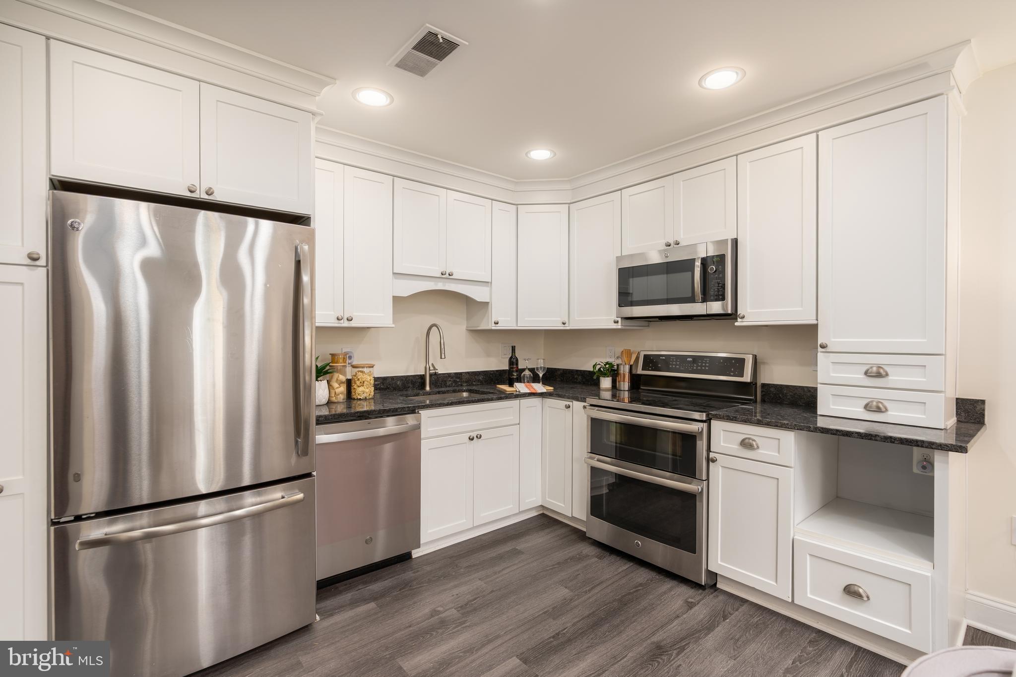 STAFFORD SQUARE - Residential