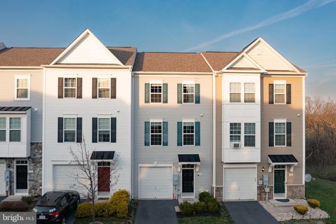 Townhouse For Sale - 179 Schramm Loop<br/> Frederick County, STEPHENS CITY, VA 22655