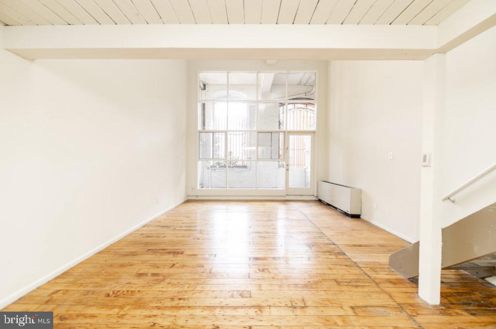 WASHINGTON SQ - Residential Lease