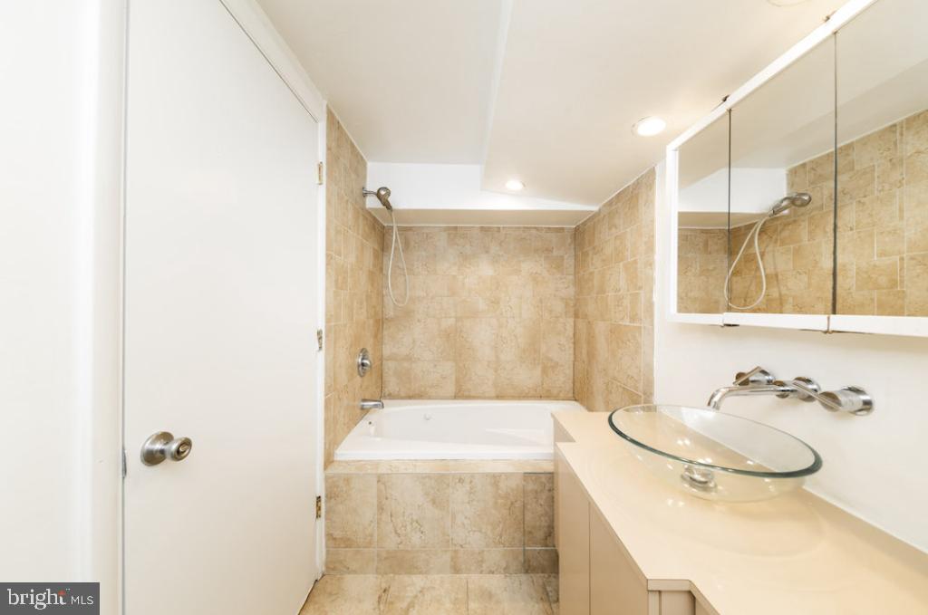 WASHINGTON SQ - Residential Lease