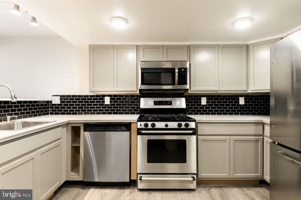 WASHINGTON SQ - Residential Lease