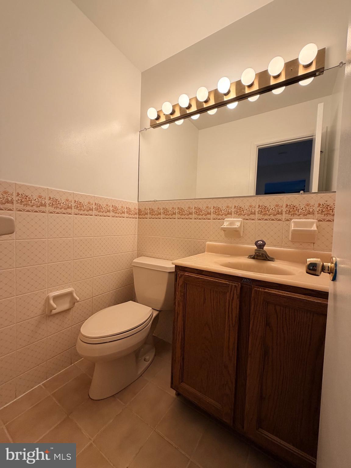 OLD CREEK ESTATES - Residential Lease