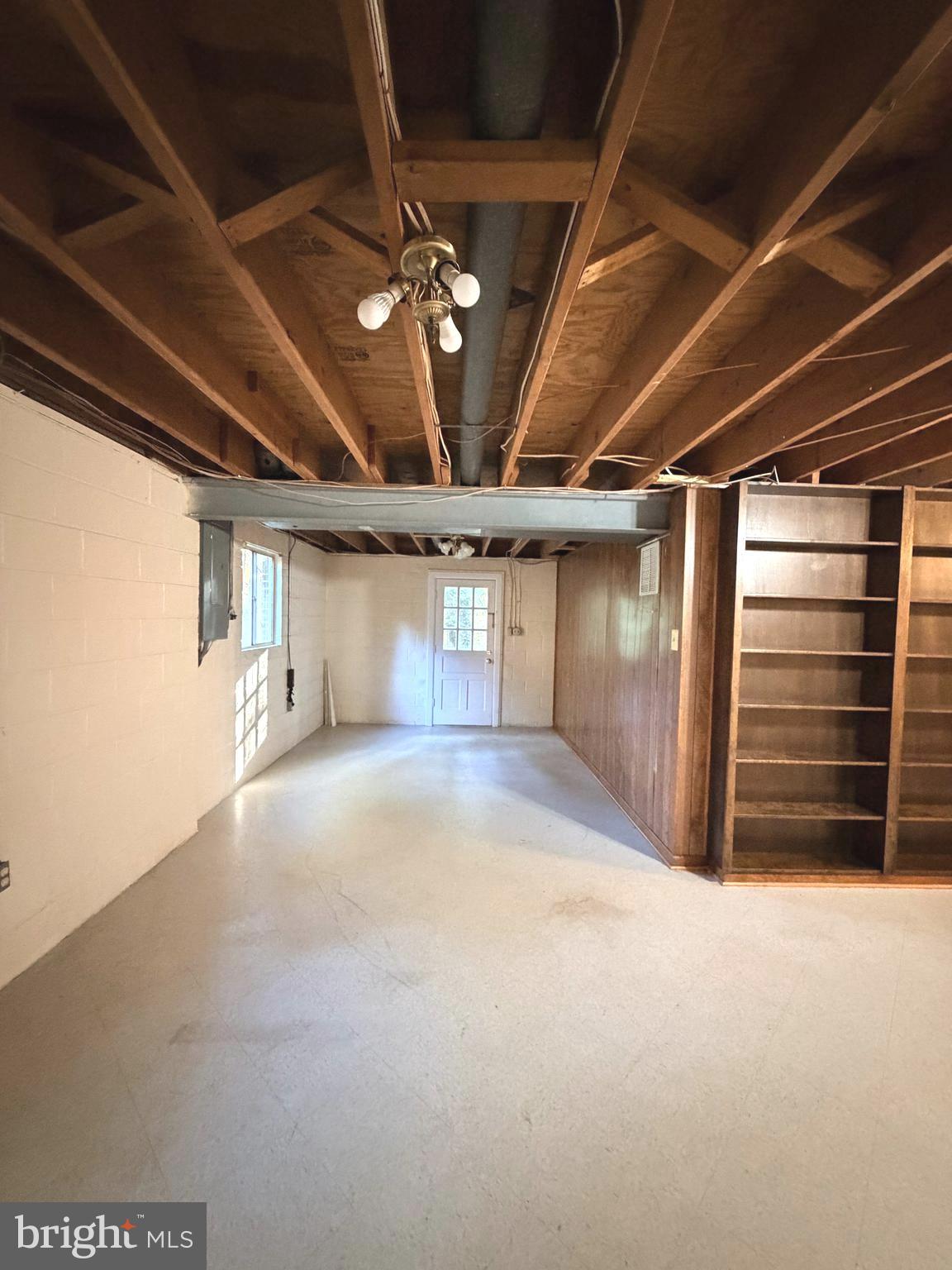 OLD CREEK ESTATES - Residential Lease