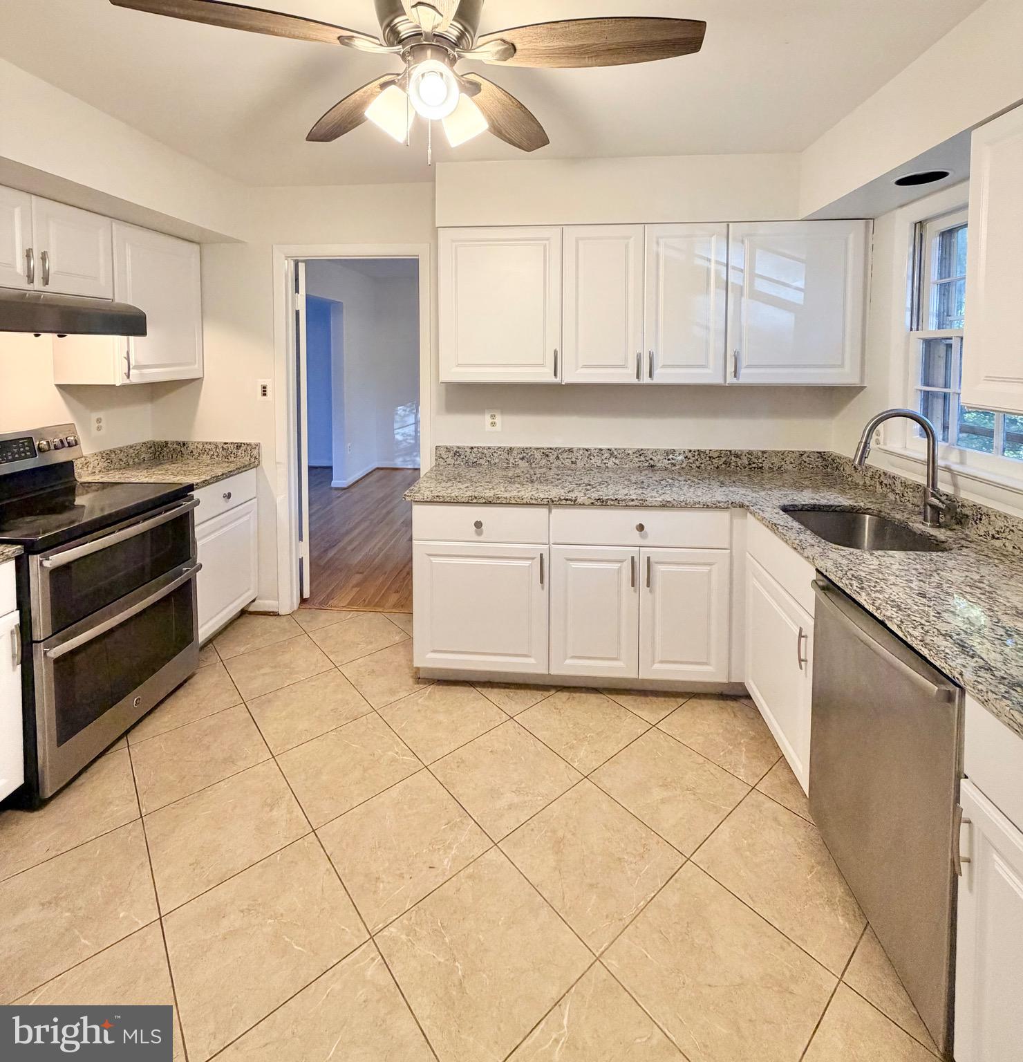 OLD CREEK ESTATES - Residential Lease