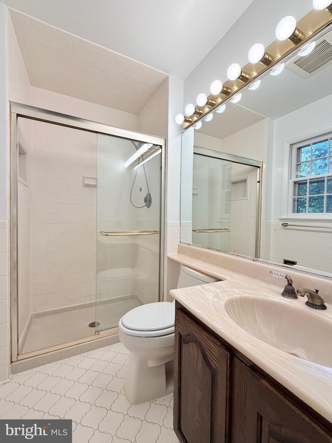 OLD CREEK ESTATES - Residential Lease