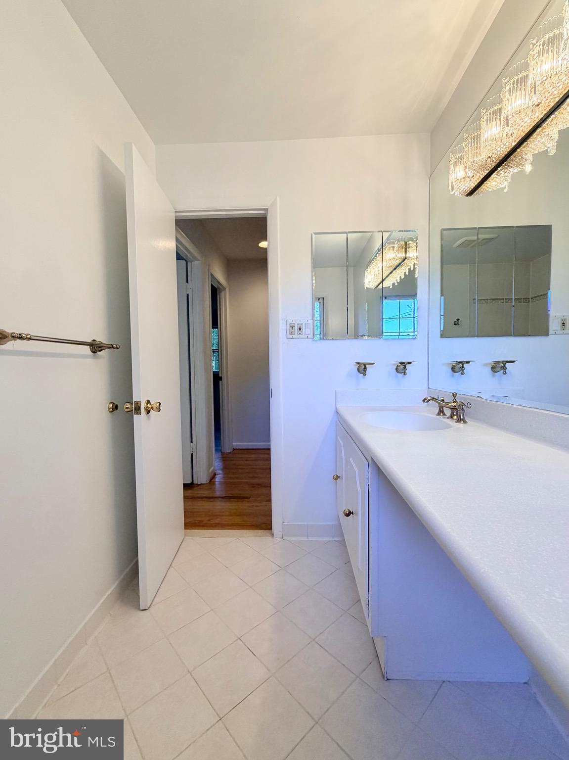 OLD CREEK ESTATES - Residential Lease