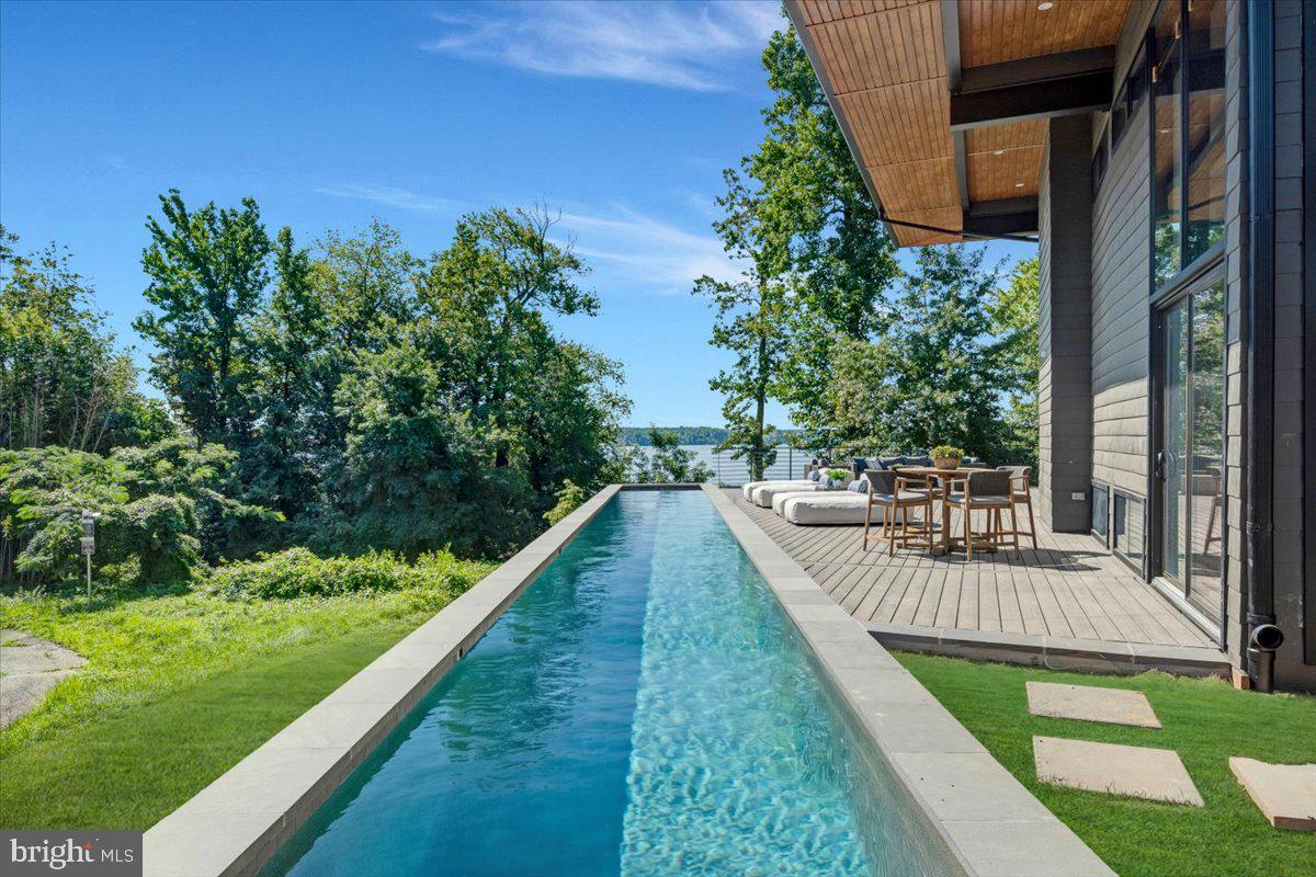 9433 FERRY LANDING COURT