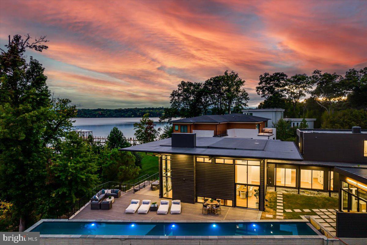 9433 FERRY LANDING COURT