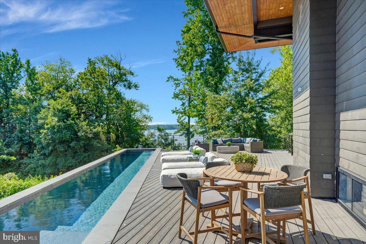 9433 FERRY LANDING COURT