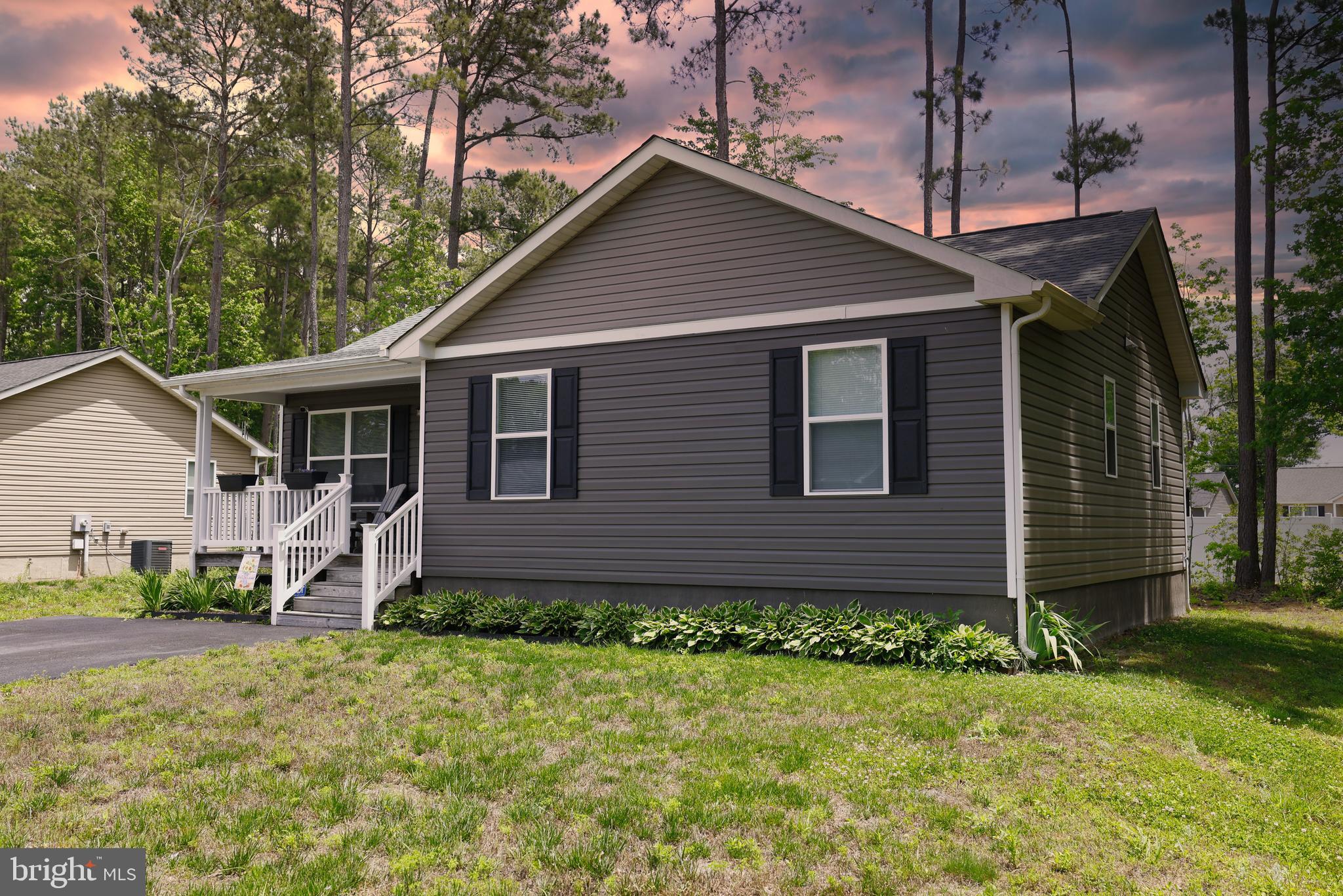 48 RUSTIC LN