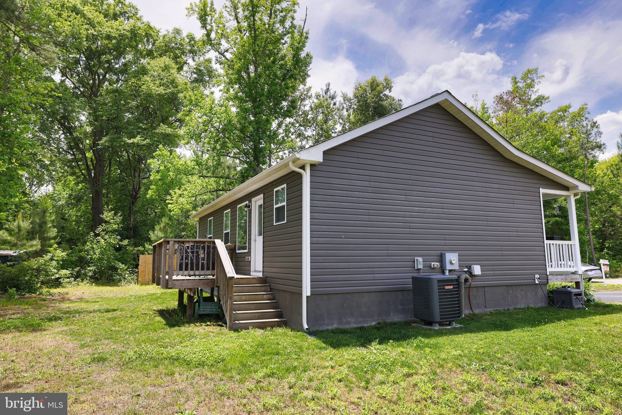 48 RUSTIC LN