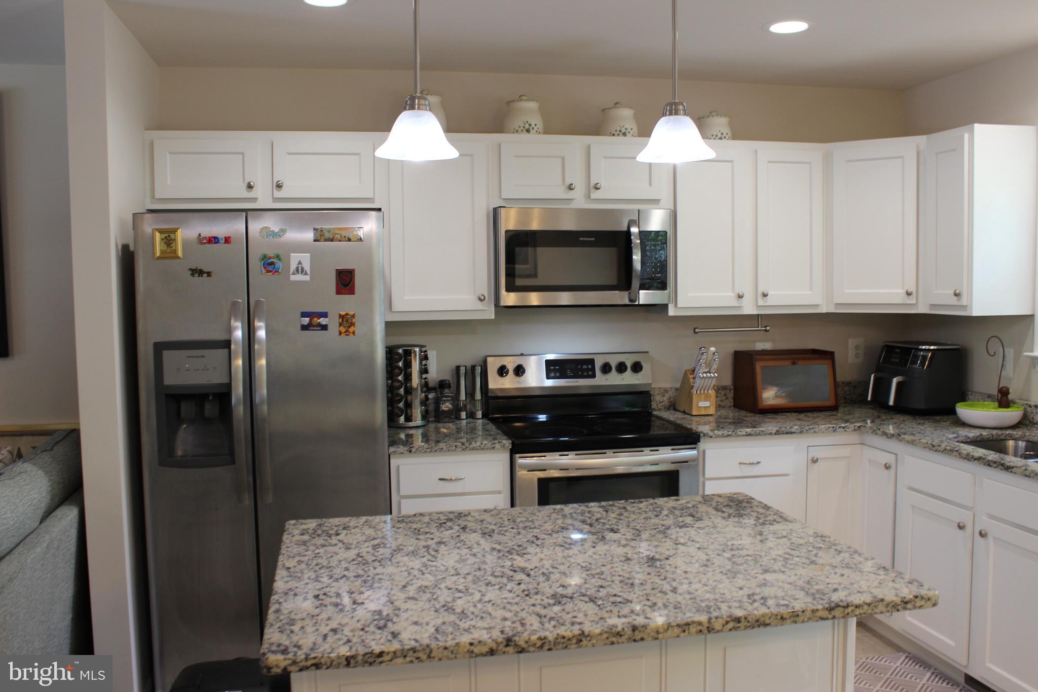 48 RUSTIC LN