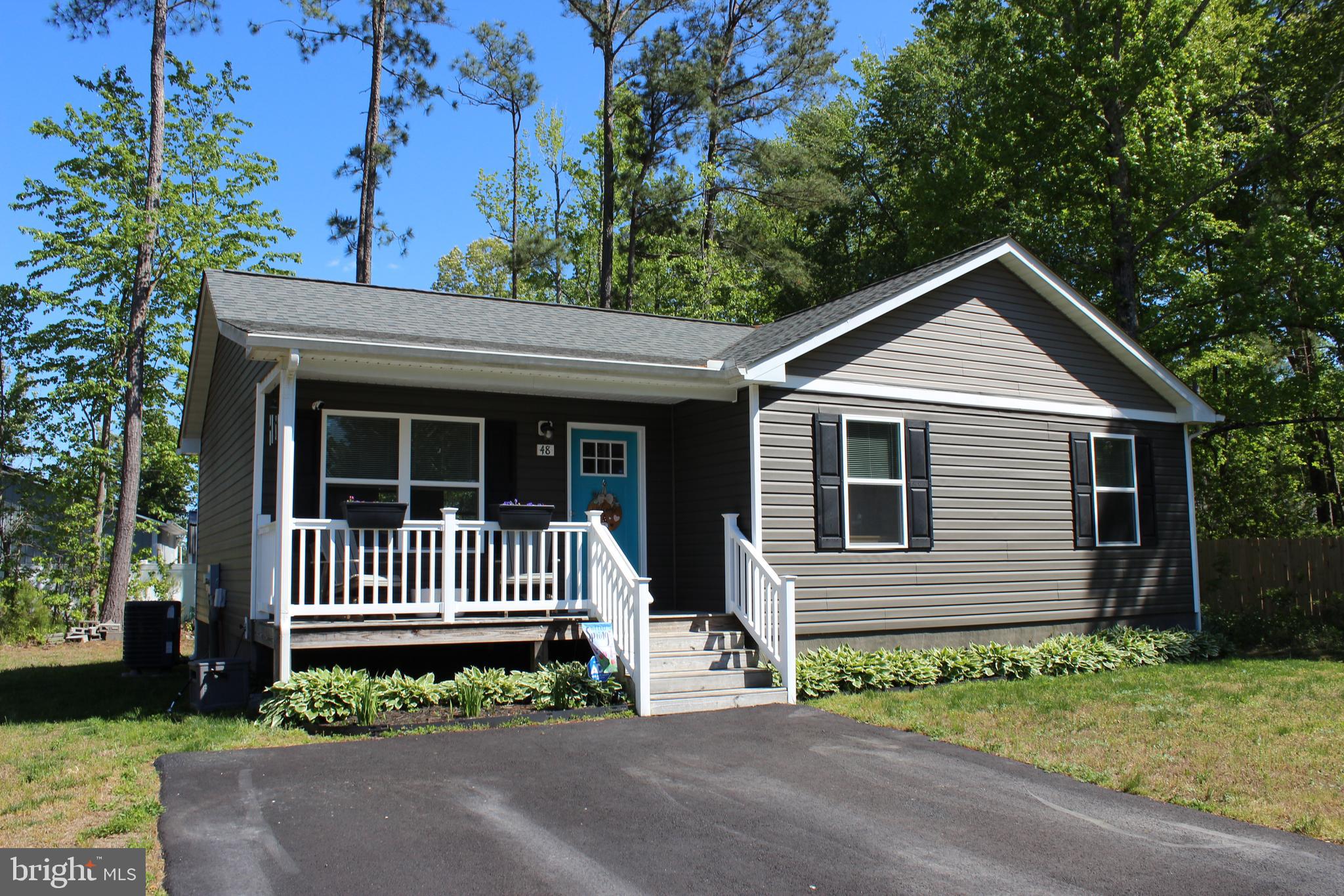 48 RUSTIC LN
