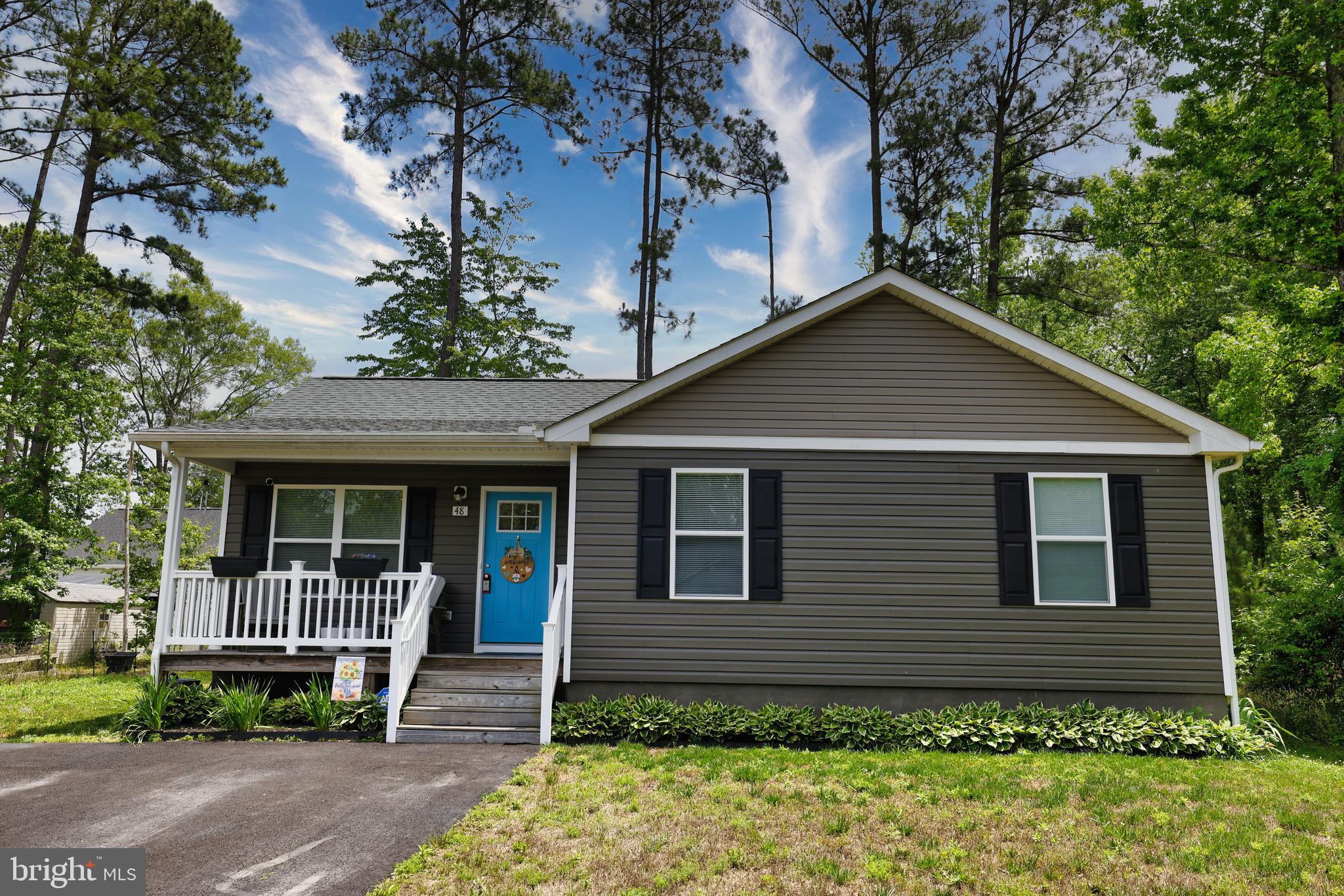48 RUSTIC LN