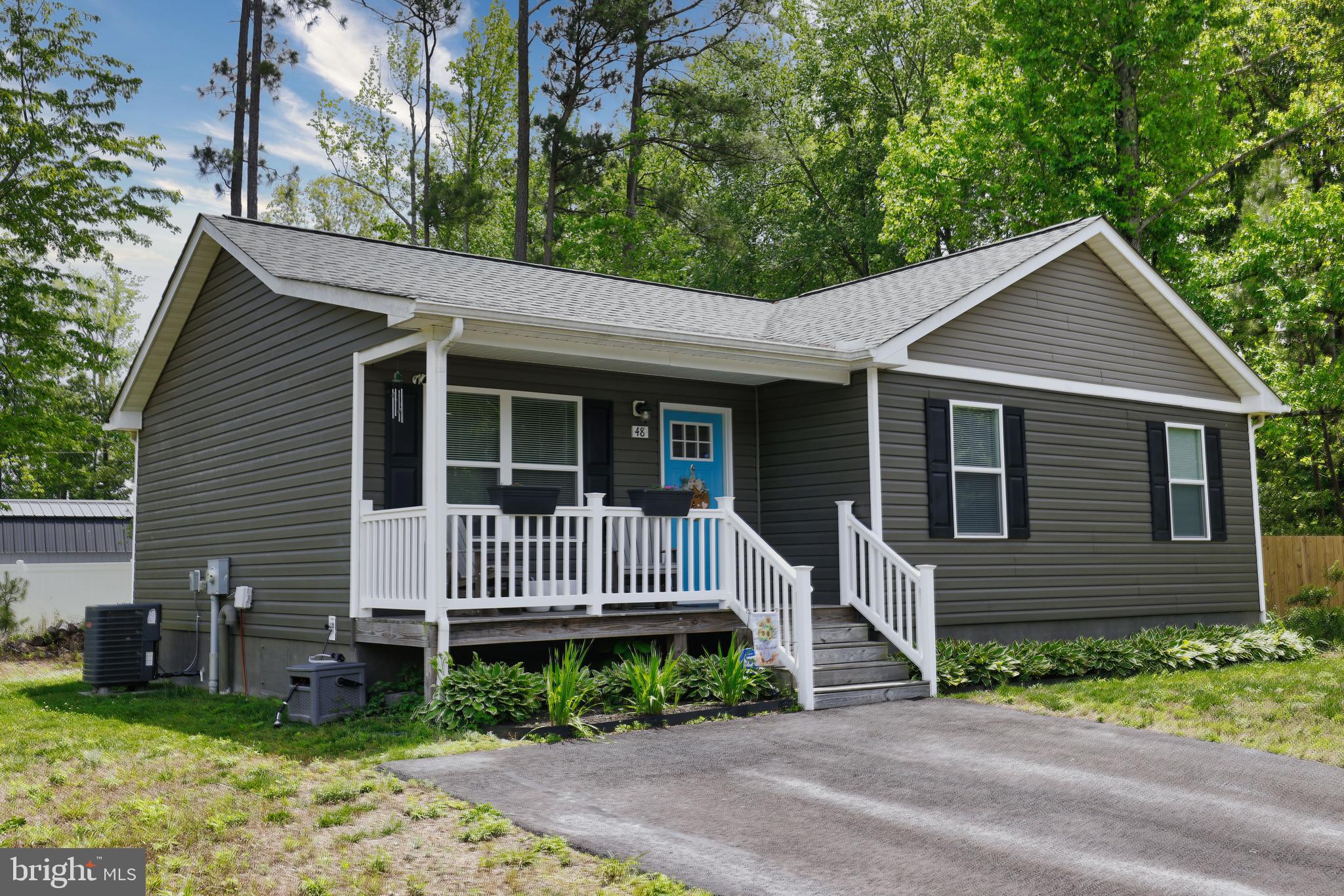 48 RUSTIC LN
