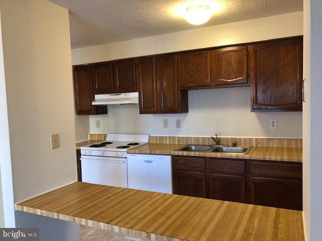 AMBERTOWNE - Residential Lease