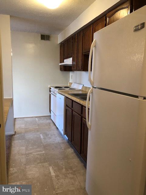 AMBERTOWNE - Residential Lease