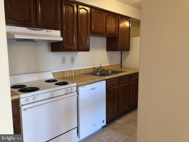 AMBERTOWNE - Residential Lease