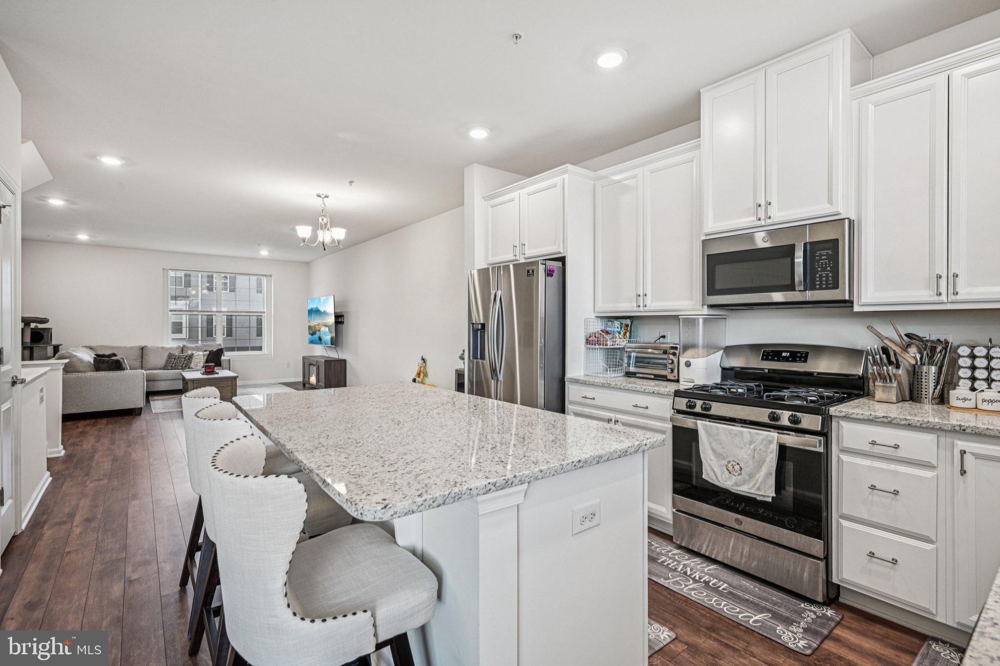 206 POND VIEW COURT