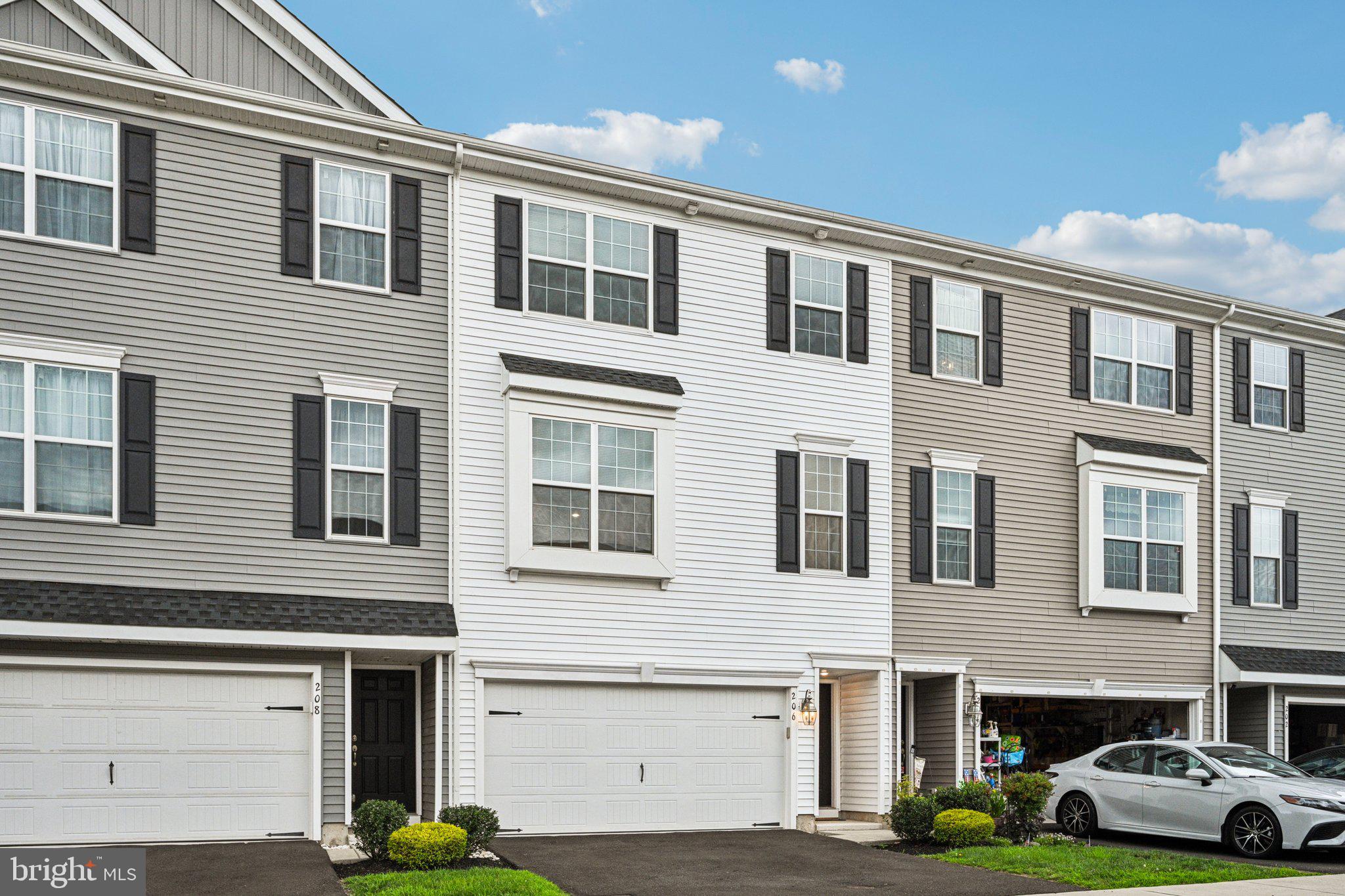 206 POND VIEW COURT