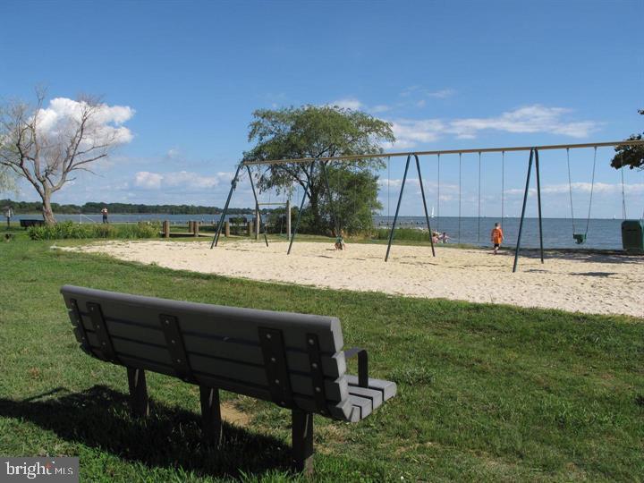 HILLSMERE SHORES - Residential