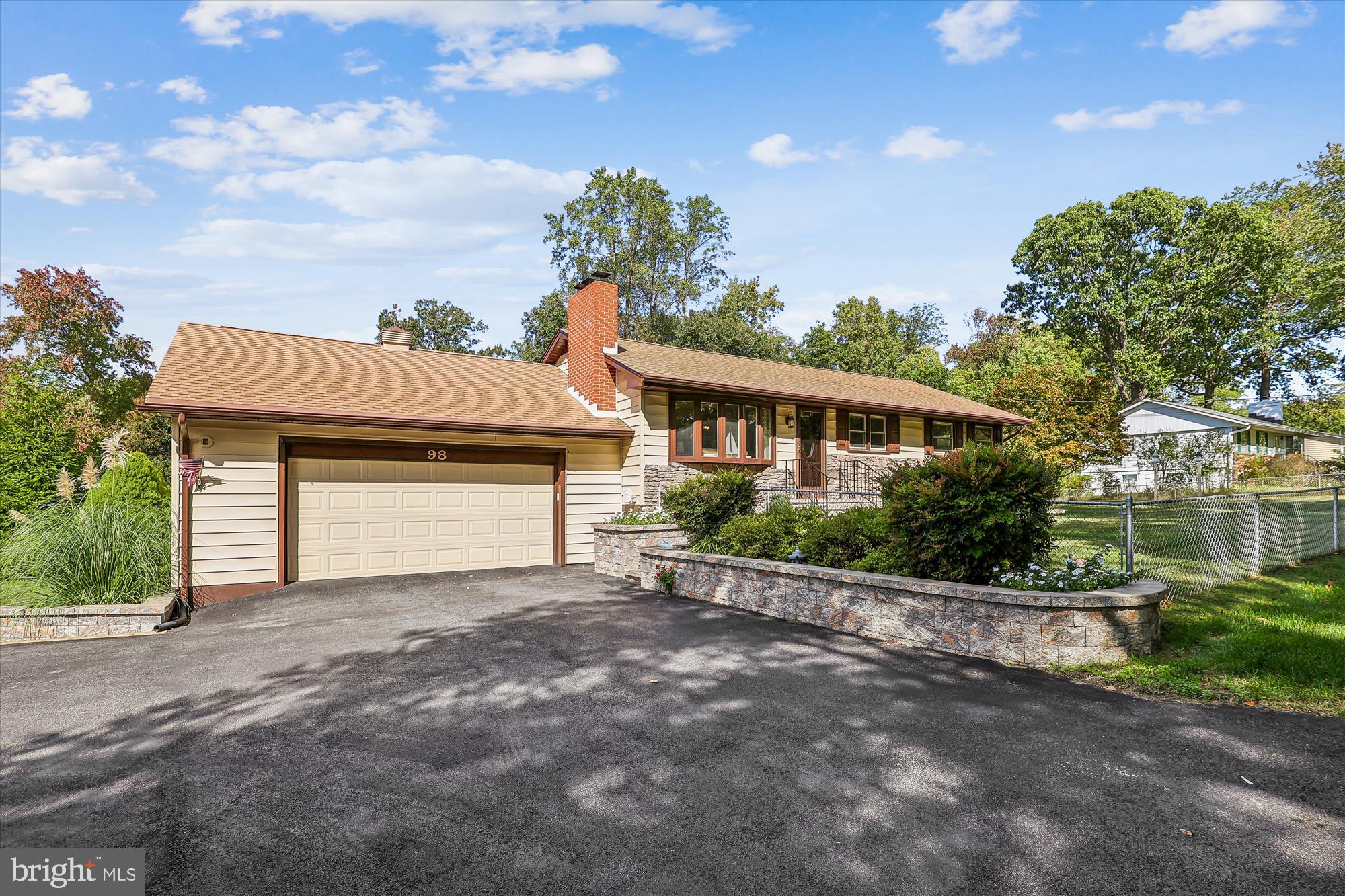 98 PINE DRIVE