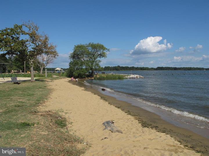 HILLSMERE SHORES - Residential