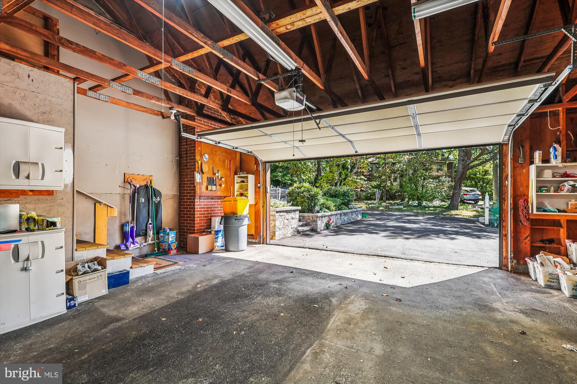 HILLSMERE SHORES - Residential