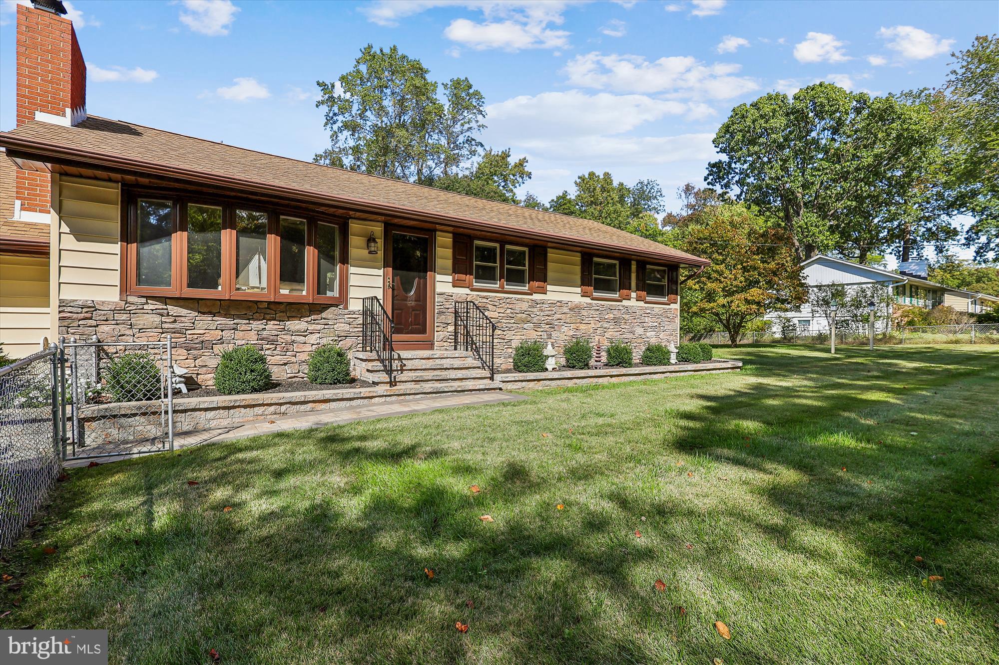 98 PINE DRIVE