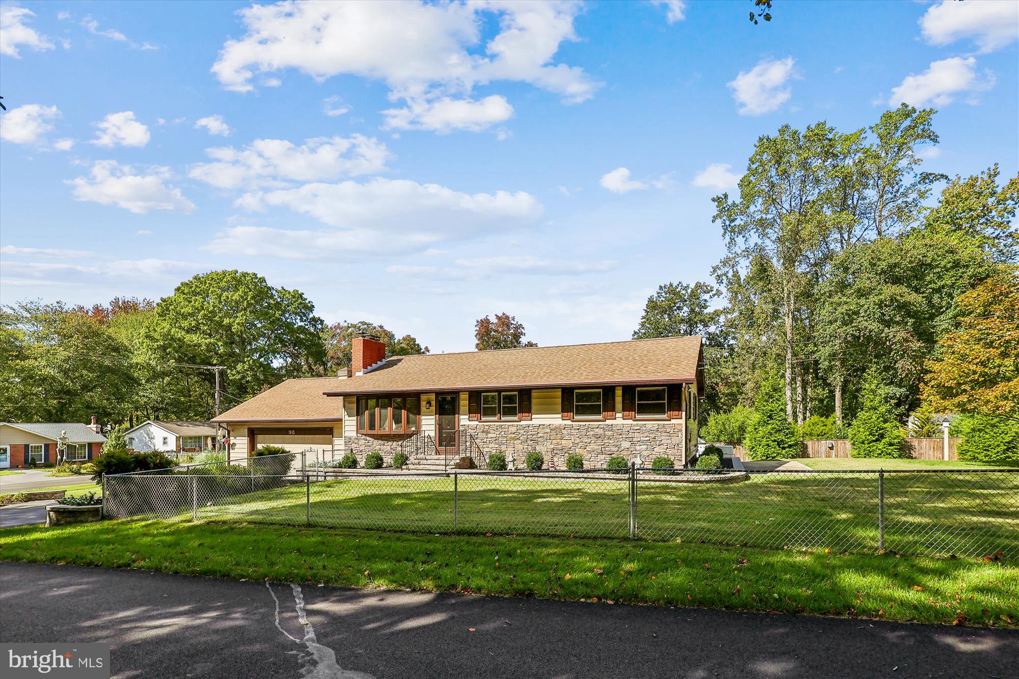 98 PINE DRIVE
