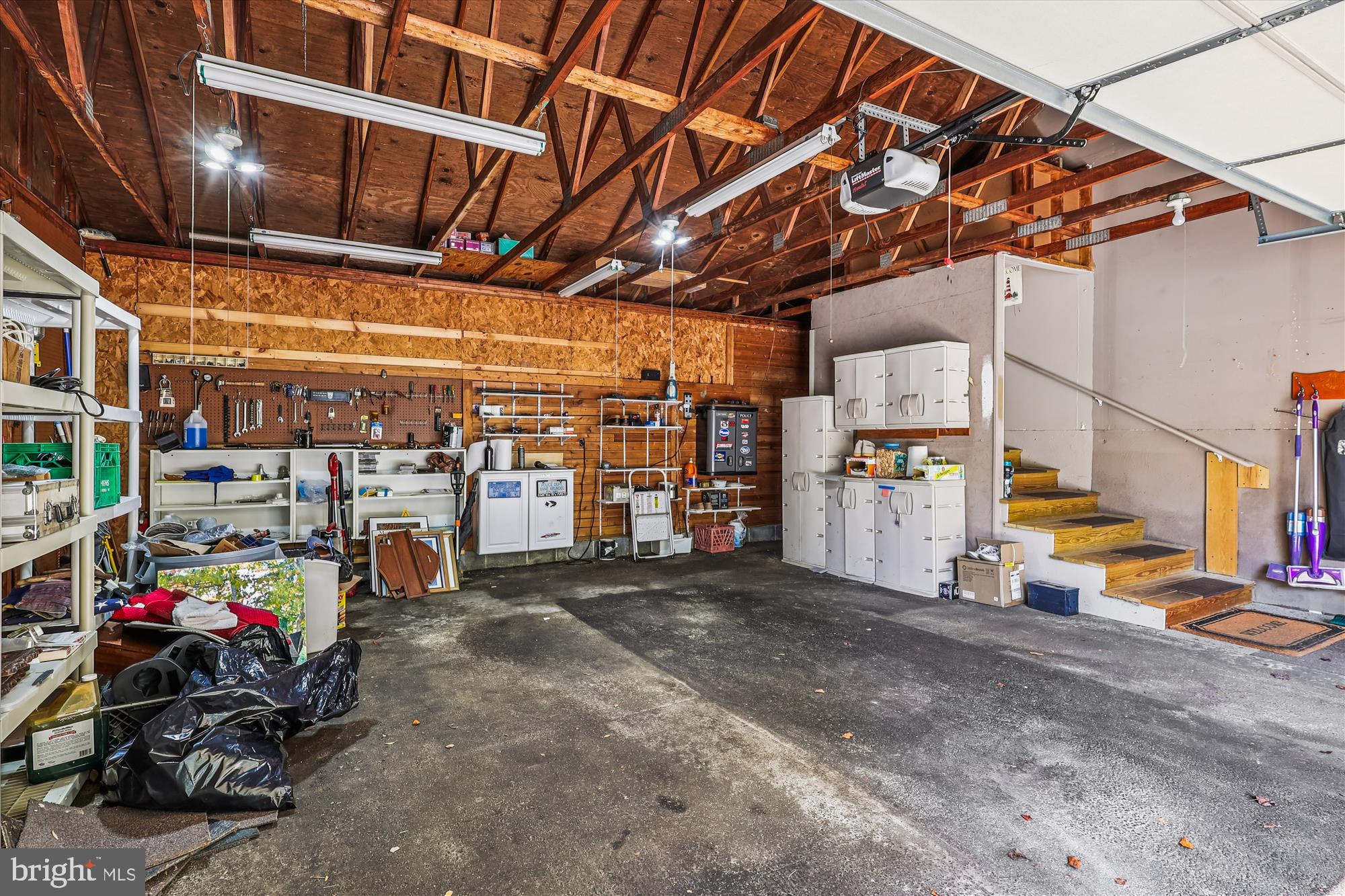 HILLSMERE SHORES - Residential