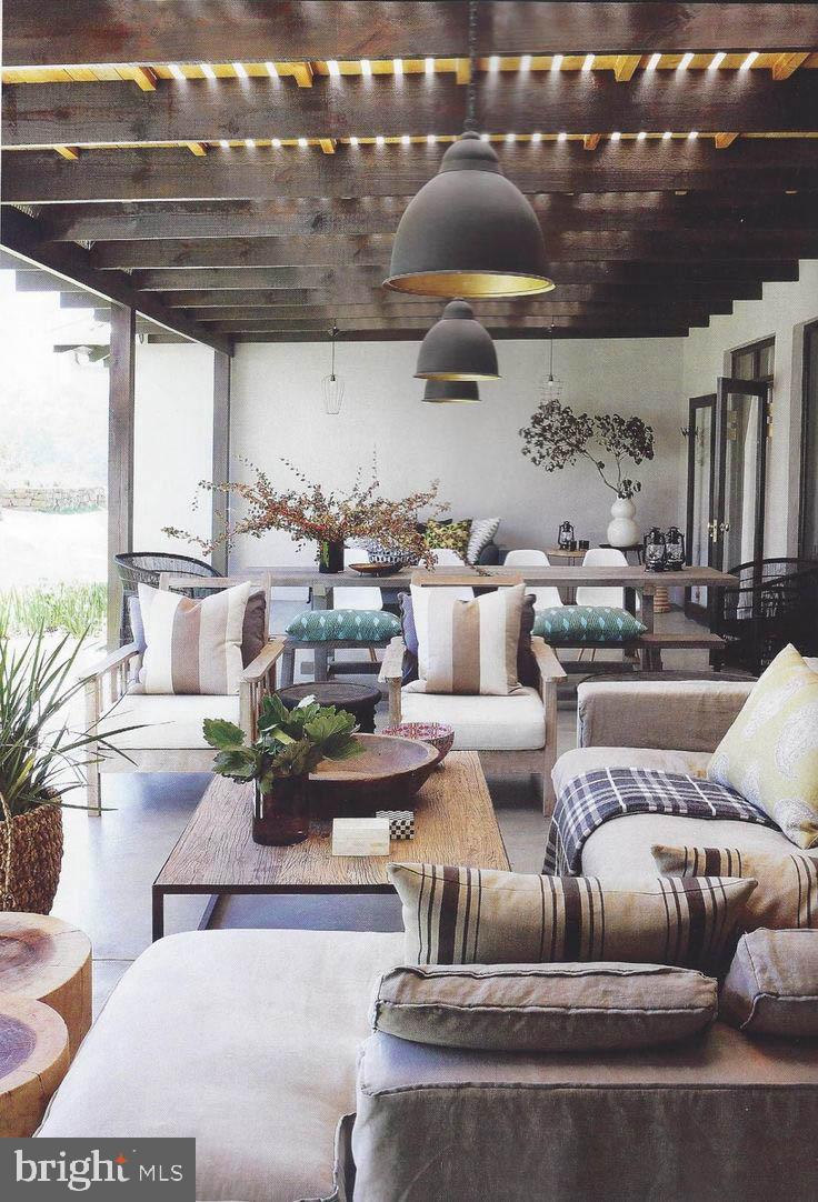 HAYFIELDS MANOR - Residential