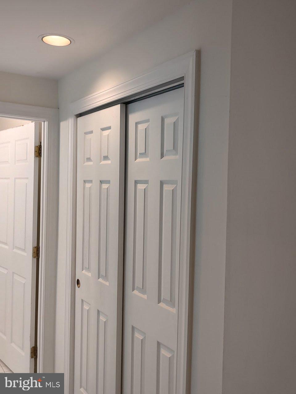 LAYTONSVILLE KNOLLS - Residential Lease