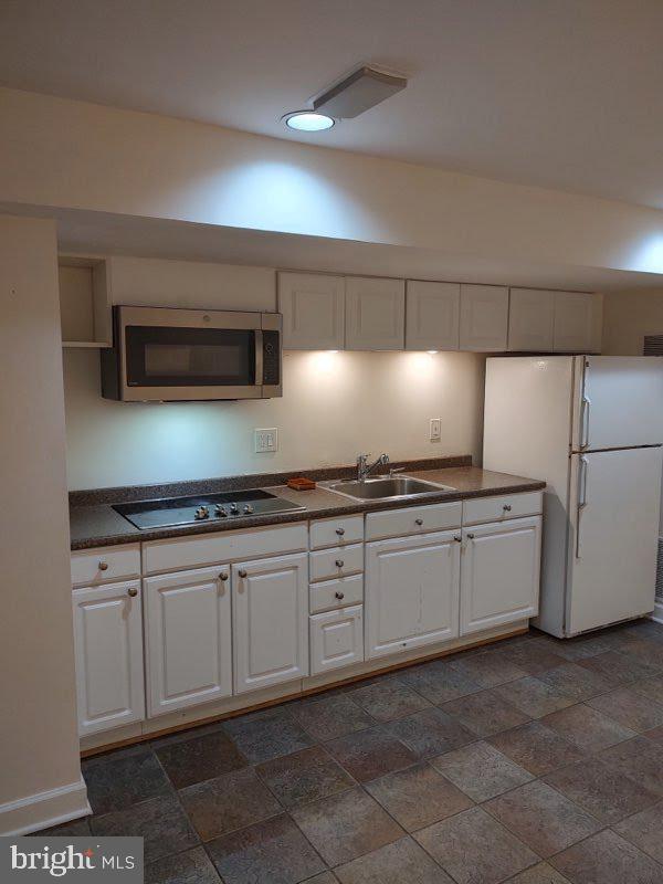 LAYTONSVILLE KNOLLS - Residential Lease